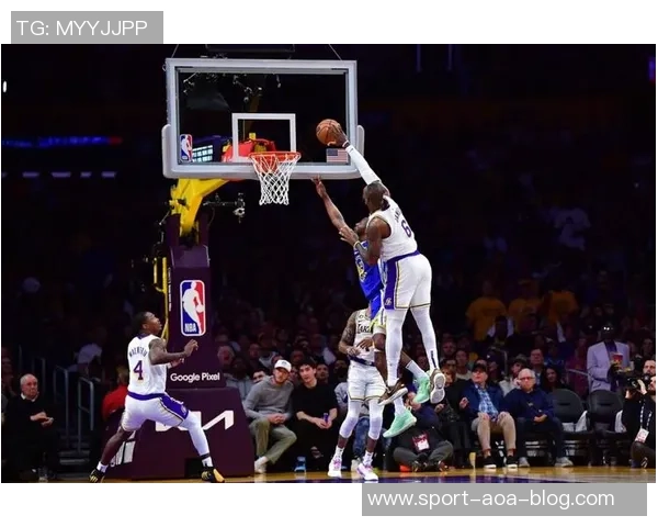 詹姆斯谈三分联盟策略强调领先时犯规能有效限制对手三分球命中率